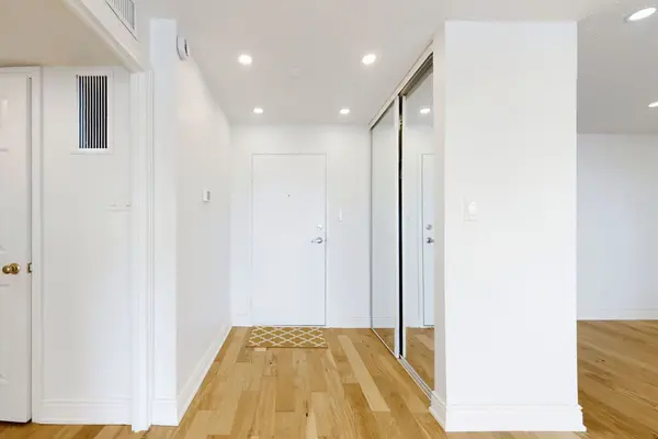 40 Richview RD #2009, Toronto W09, ON M9A 5C1