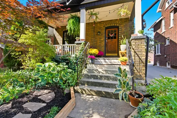 16 BURRIS ST, Hamilton, ON L8M 2J2