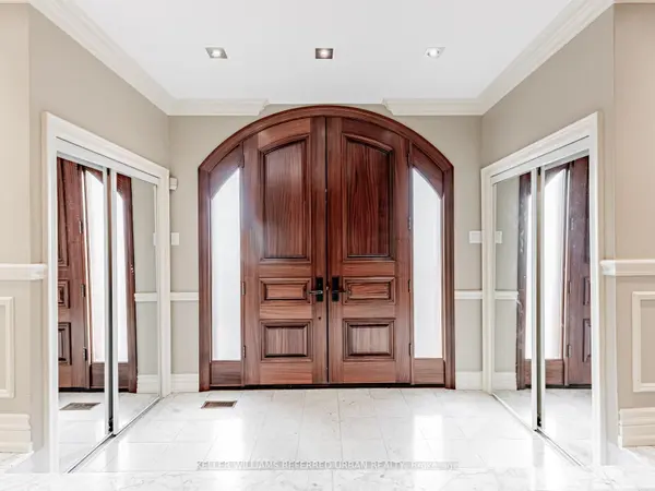 33 Redberry Pkwy, Toronto W04, ON M6L 2J7