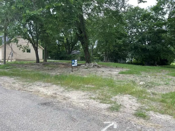 130 S Manson Street, Wolfe City, TX 75496