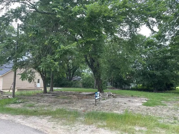 130 S Manson Street, Wolfe City, TX 75496