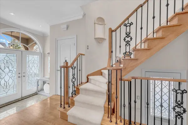 313 Broadway AVE, Toronto C12, ON M4P 1W2