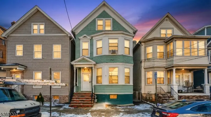 45 Jacques St, Elizabeth City, NJ 07201