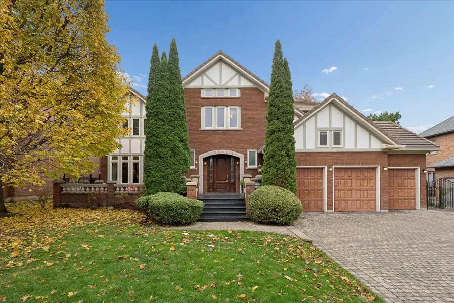 8 Old Park LN, Richmond Hill, ON L4B 2L8
