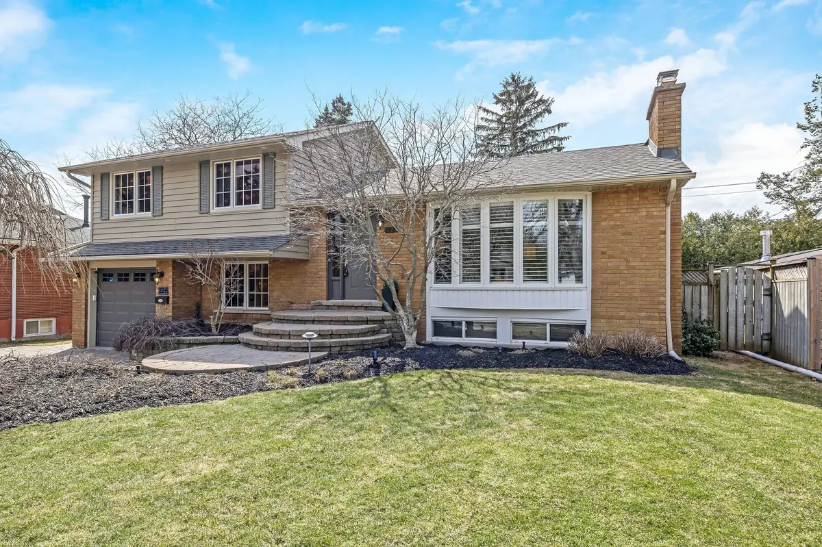 224 White Pines DR, Burlington, ON L7L 4E7