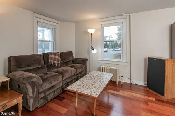 25 Canal St, Raritan Boro, NJ 08869