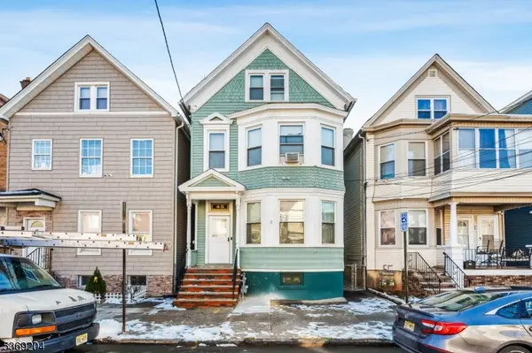 45 Jacques St, Elizabeth City, NJ 07201