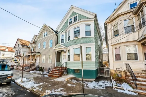 45 Jacques St, Elizabeth City, NJ 07201