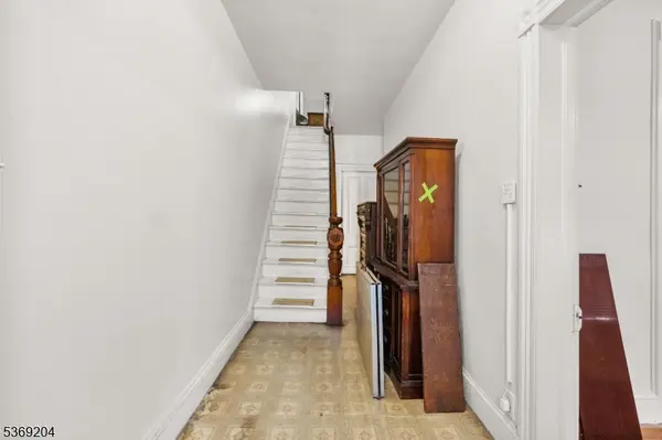 45 Jacques St, Elizabeth City, NJ 07201