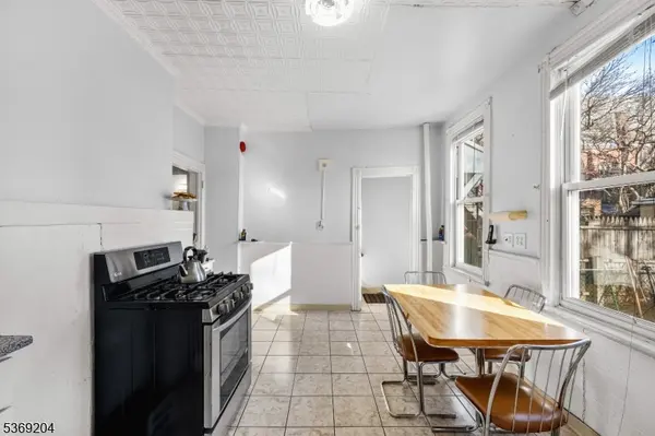 45 Jacques St, Elizabeth City, NJ 07201