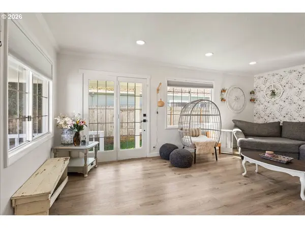 1039 N 4TH AVE, Stayton, OR 97383