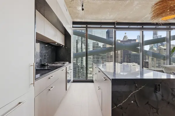 224 King ST W #1904, Toronto C01, ON M5H 0A6