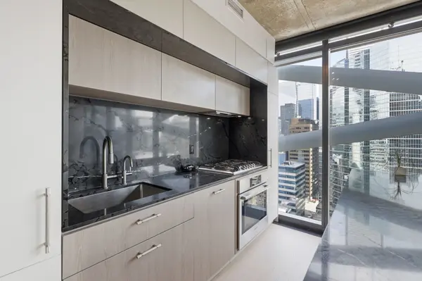 224 King ST W #1904, Toronto C01, ON M5H 0A6