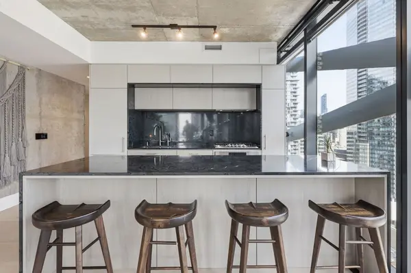 224 King ST W #1904, Toronto C01, ON M5H 0A6