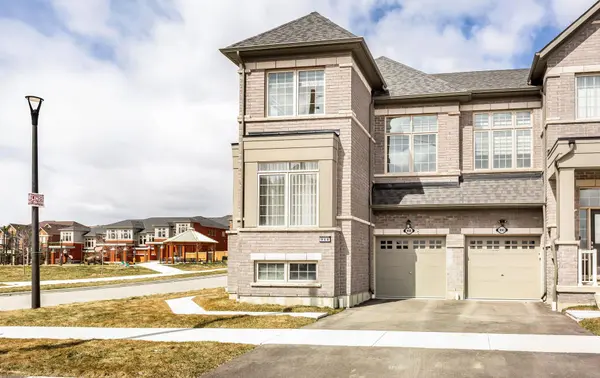 988 Grosbeak TRL, Pickering, ON L1X 0P6