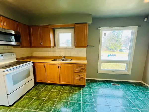 26 Harman DR #Main, Ajax, ON L1S 5H7