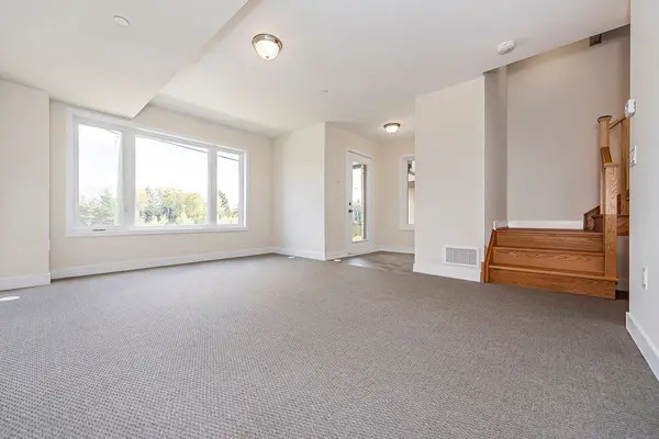 41 Credit LN, Richmond Hill, ON L4E 1G9