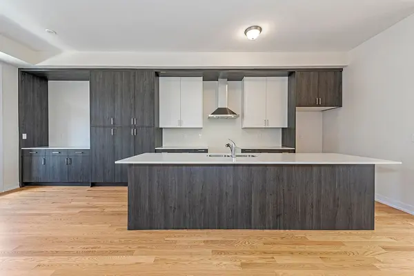 41 Credit LN, Richmond Hill, ON L4E 1G9