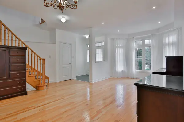 15 Briarglen RD, Markham, ON L6C 2K5