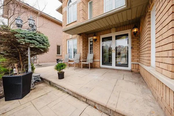 16 St Michele PL, Vaughan, ON L4H 1H3