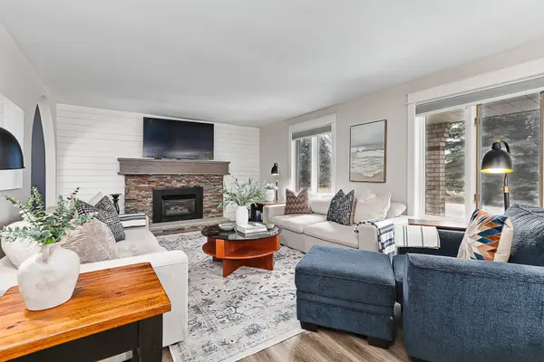 15 Blackburn AVE, Clearview, ON L0M 1P0