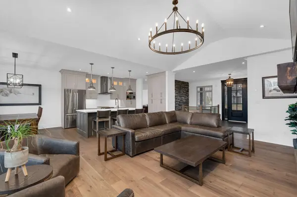 7 Byers ST, Springwater, ON L9X 2A3