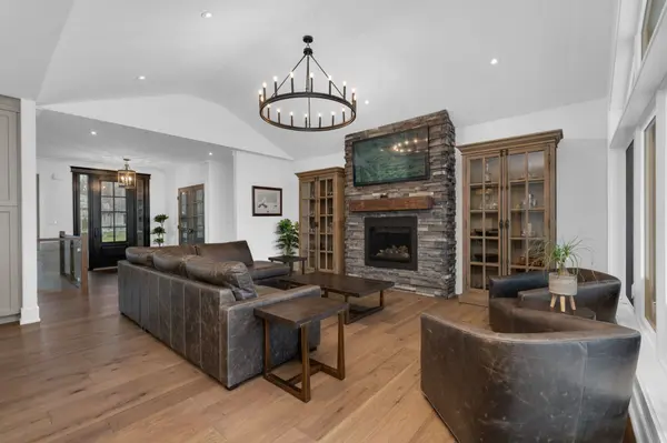 7 Byers ST, Springwater, ON L9X 2A3