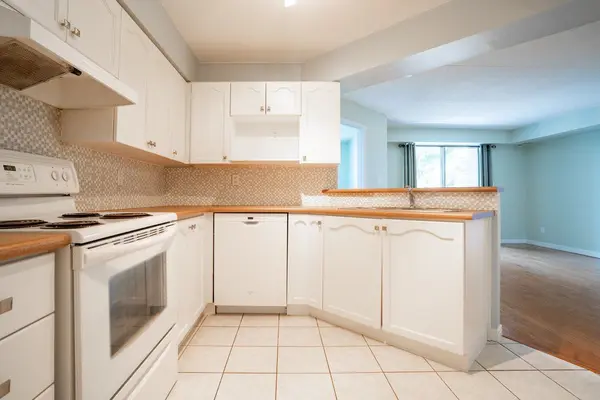 3499 Upper Middle RD #214, Burlington, ON L7M 4M7