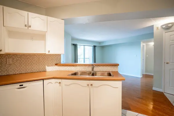 3499 Upper Middle RD #214, Burlington, ON L7M 4M7