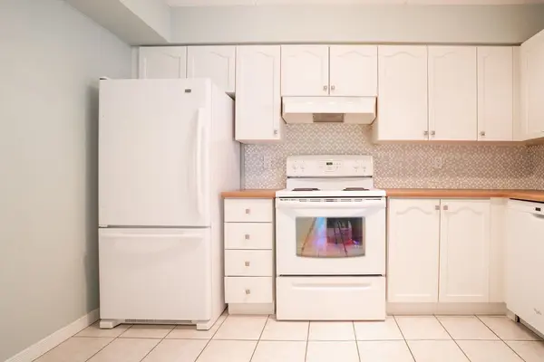 3499 Upper Middle RD #214, Burlington, ON L7M 4M7