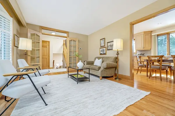 224 White Pines DR, Burlington, ON L7L 4E7