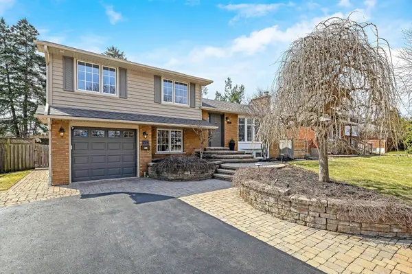 224 White Pines DR, Burlington, ON L7L 4E7