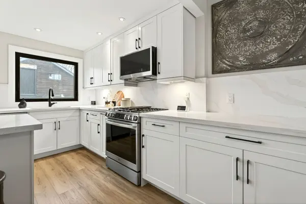 381 Elizabeth ST, Grimsby, ON L3M 3K6