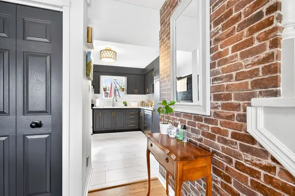 19 Grand AVE, Grimsby, ON L3M 2R6