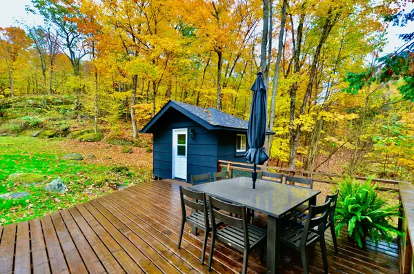 1279 Carlingford RD, Muskoka Lakes, ON P0B 1J0