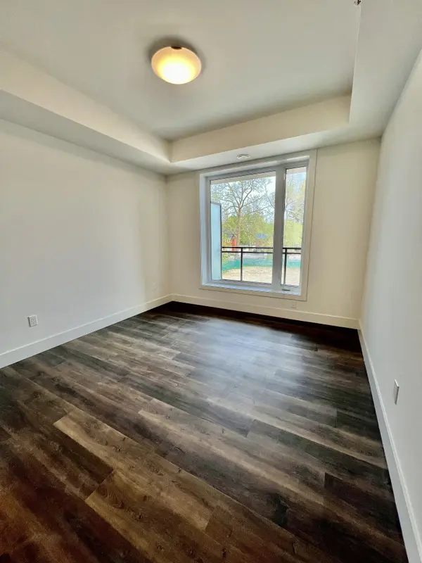 103 Roger ST #201, Waterloo, ON N2J 0G2