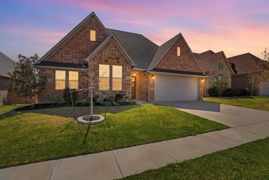 420 Blue Star Court, Burleson, TX 76028