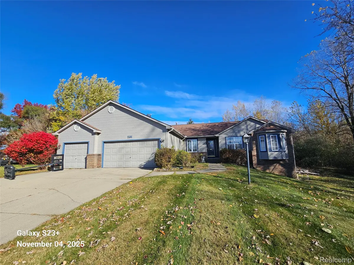 231 Kathy CIR, Linden, MI 48451