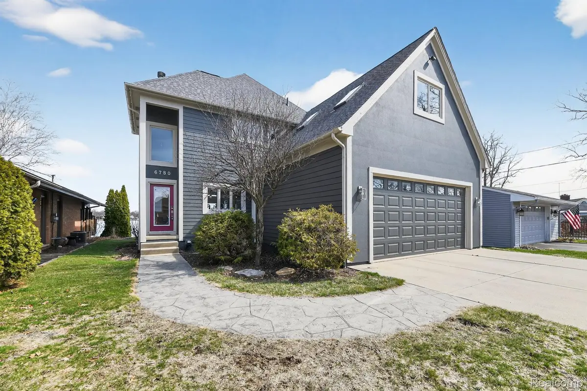 6780 Desmond RD, Waterford Charter Township, MI 48329