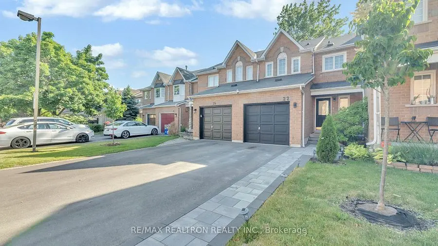 22 Macintyre LN, Ajax, ON L1T 3X3