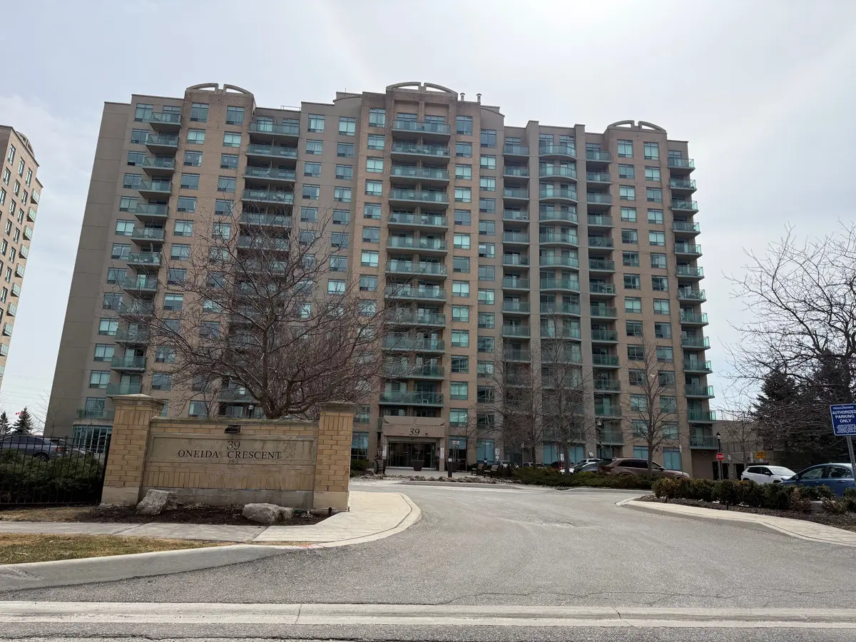 39 Oneida CRES #906, Richmond Hill, ON L4B 4T9