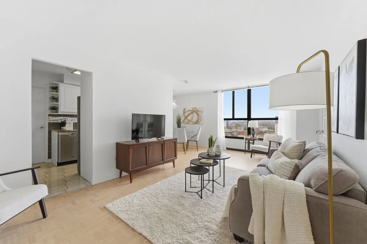 3170 Kirwin AVE #1010, Mississauga, ON L5A 3R1