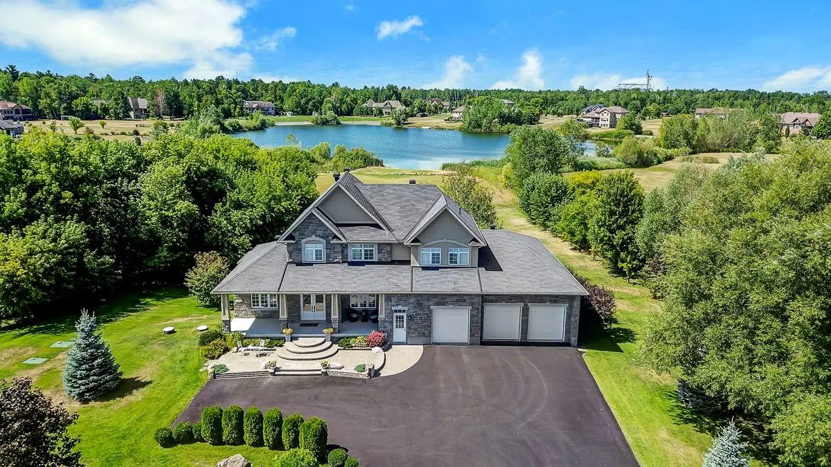 365 West Lake CIR, Carp - Huntley Ward, ON K0A 1L0