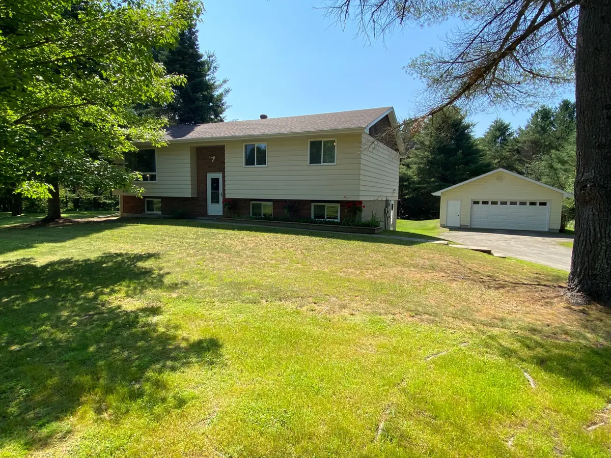 1803 Ravenscliffe RD, Huntsville, ON P1H 2J2