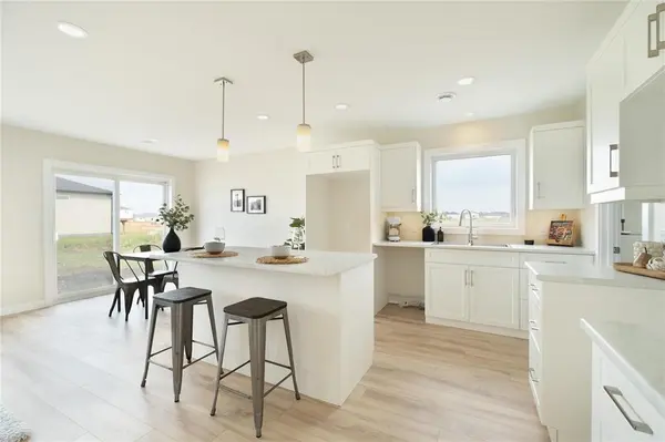 112 Kingshead RD, Niverville, MB R0A 0A1