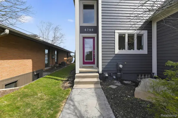 6780 Desmond RD, Waterford Charter Township, MI 48329