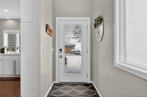 6780 Desmond RD, Waterford Charter Township, MI 48329