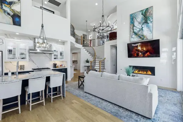 2409 Elmhurst Drive, Mansfield, TX 76063