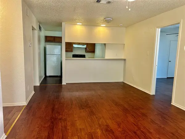 409 Crest Line Drive, Arlington, TX 76012