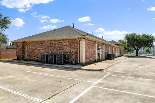450 W Harwood Road, Hurst, TX 76054